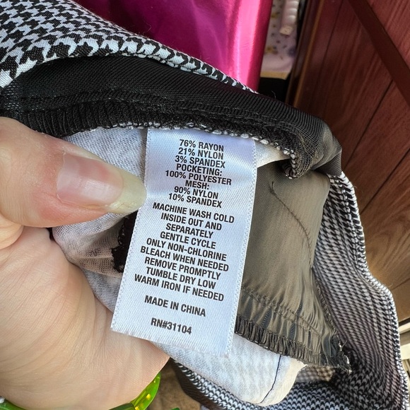 NWT Kim Rogers pull on straight pants with tummy control size 16 short. - Picture 4 of 16